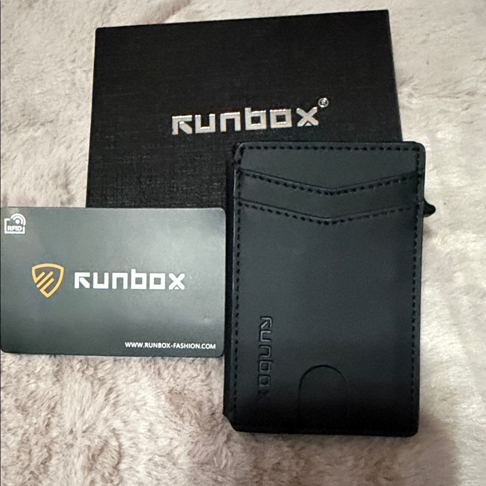 Runbox RFID Slim Card Wallet in Black Leather